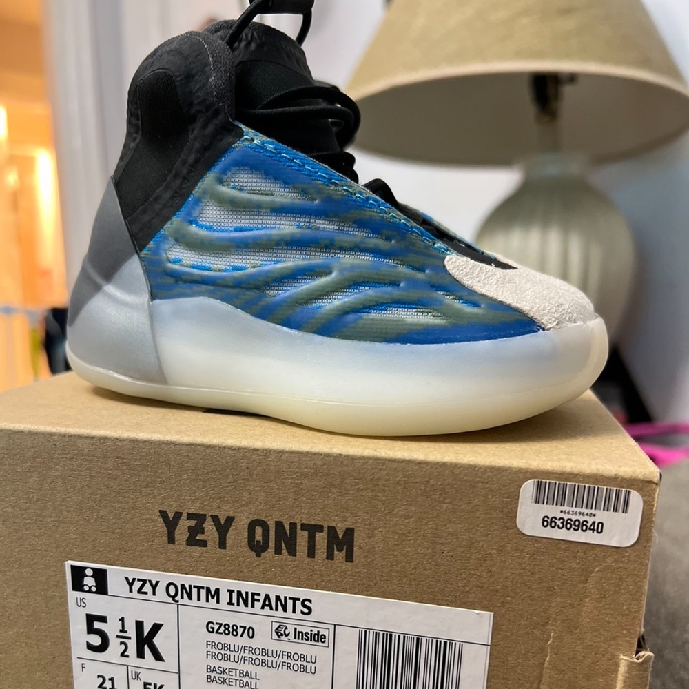 Infants Yeezy quantum 5.5c
